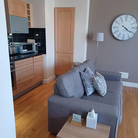 12 Easby Hall